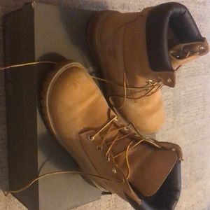 W8 timberland boots.